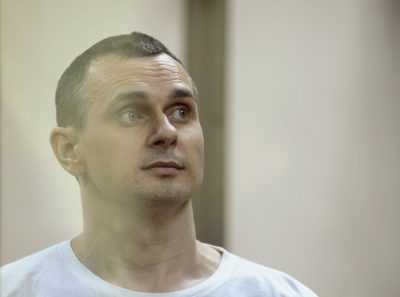 МИД Украины потребовал от РФ немедленно освободить Олега Сенцова, который голодает 100 дней