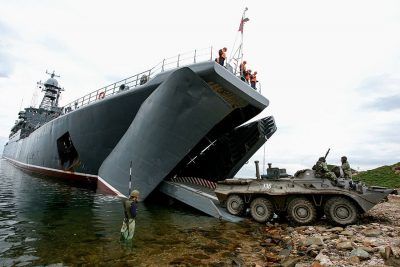 Россия бряцает оружием в Арктике: десантники и флот защитят "Норникель" от "диверсантов"