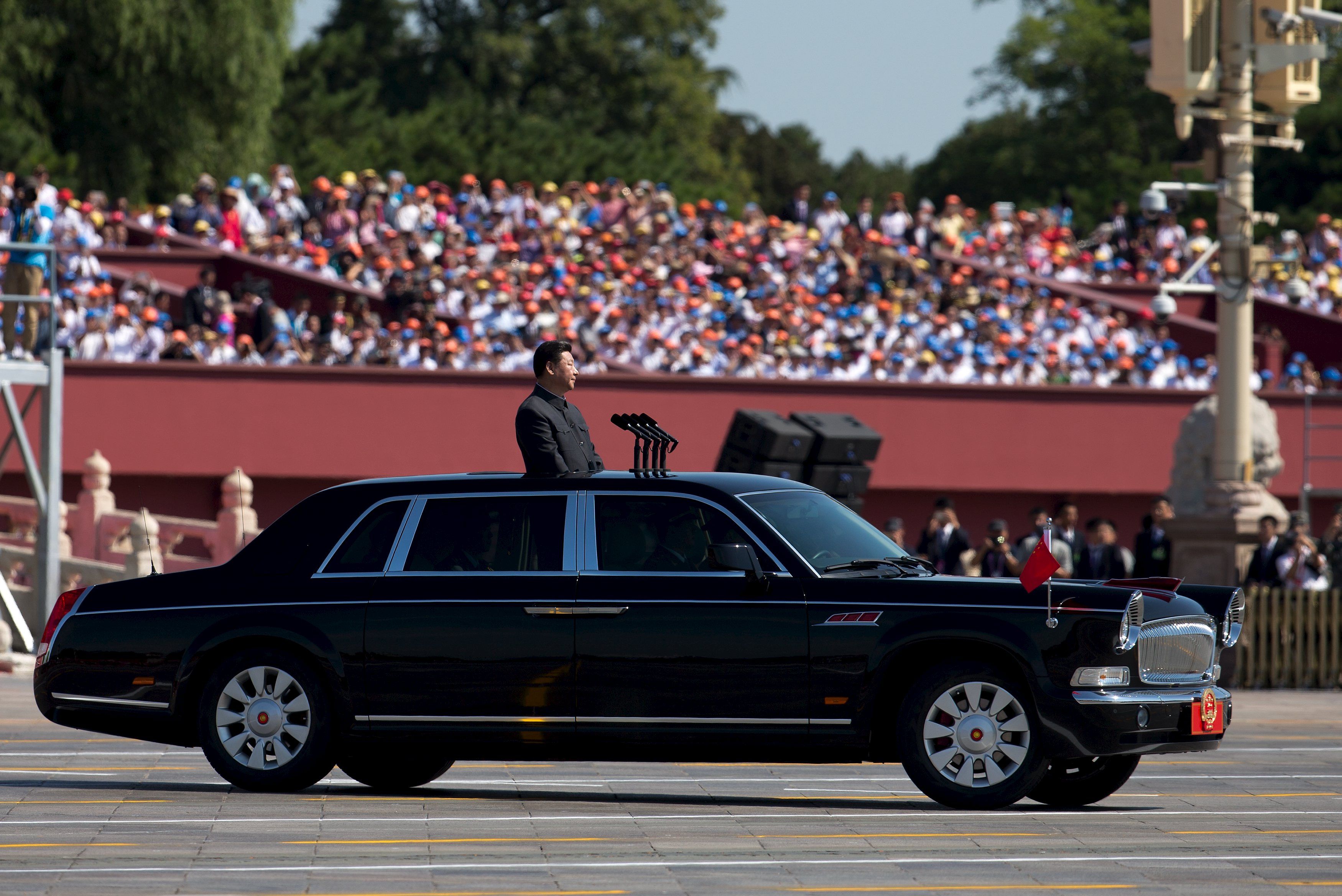 Автомобиль президента китая. Hongqi l5 си Цзиньпин. Hongqi n501. Хунци лимузин си Цзиньпин. Си Цзиньпин кортеж.