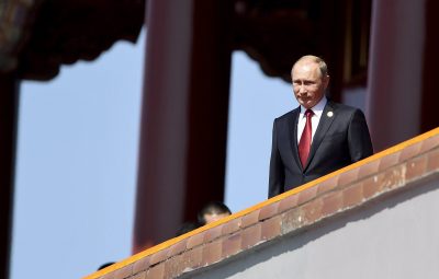 Путин во время визита в Китай Путин во время визита в Китай