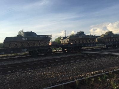 Эшелон с российским вооружением Эшелон с российским вооружением