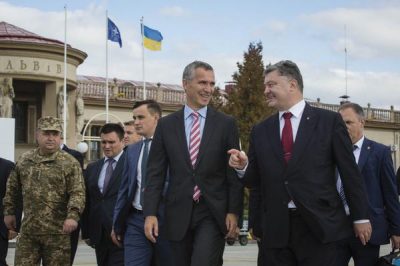 Петр Порошенко и Йенс Столтенберг во Львове. Петр Порошенко и Йенс Столтенберг во Львове.
