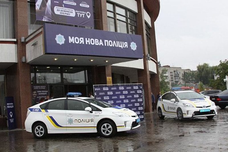 "Не обгоняй с правого бока": Патрульная полиция опозорилась странными бордами