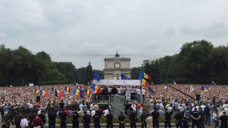Массовые протесты в Молдове: драки, задержания и палатки в центре столицы, опубликованы фото и видео