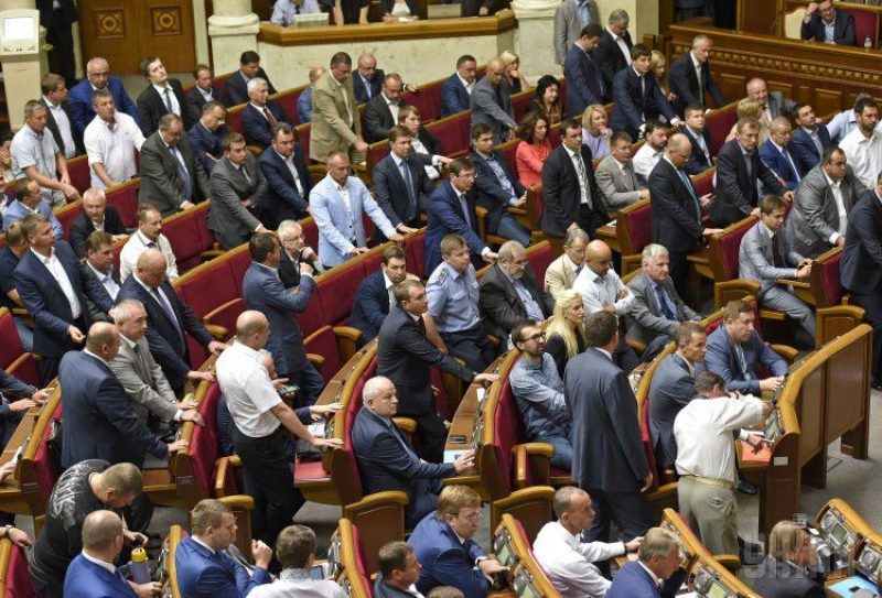 Рада приняла два закона из "безвизового" пакета