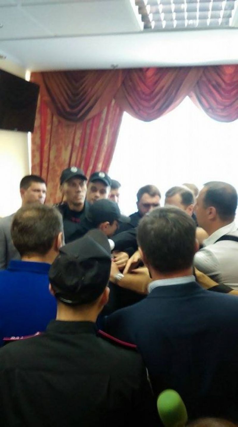 "Я тебя из-под земли достану": Ляшко в суде хотел устроить драку с прокурорами