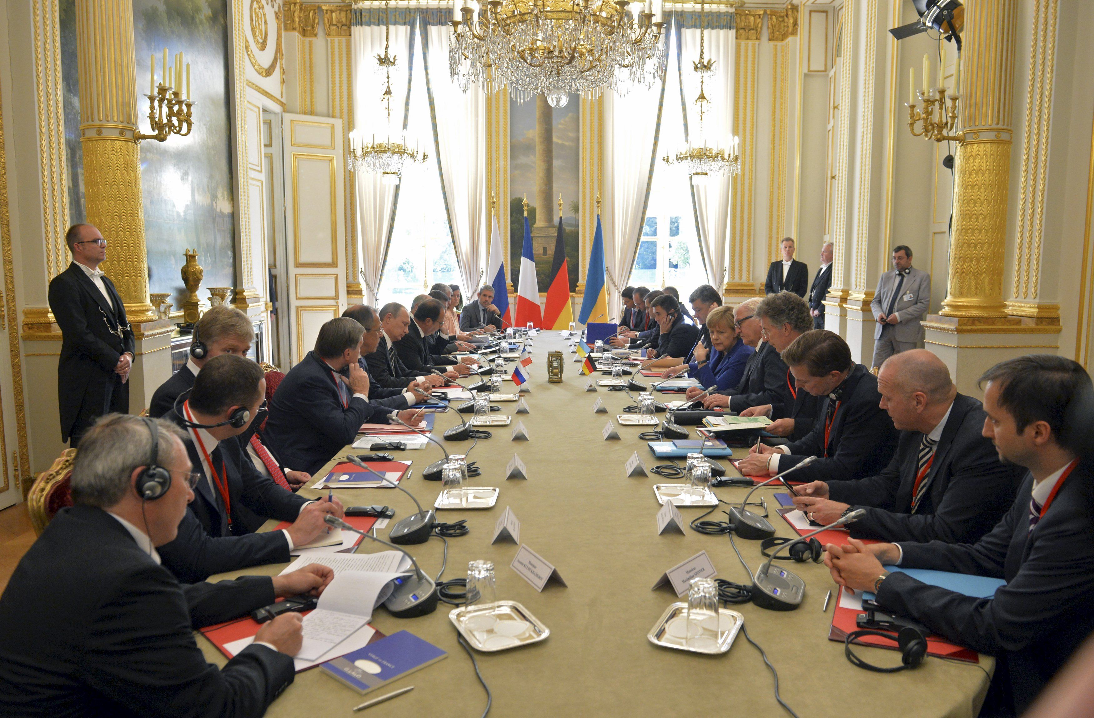 Переговоры в политике. Переговоры дипломатов. Переговоры дипломатов. Дипломатические переговоры. Дипломатический банкет.