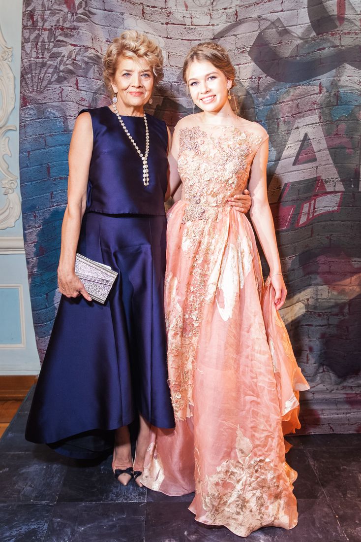 Дочь Брежневой и внучка Ротару встретились на балу дебютанток в Москве