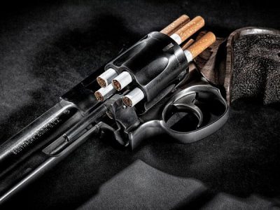 Бизнесмен объяснил, как ФСБ и российские оружейные олигархи зарабатывают на украинских курильщиках