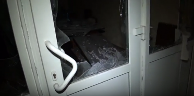 В помещении взрывной волной выбиты стены, разрушен потолок В помещении взрывной волной выбиты стены, разрушен потолок