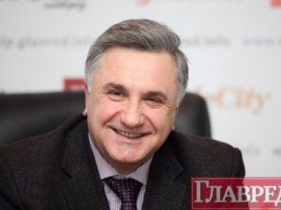 Начался чат с ректором Университета Гринченко и экс-замминистра образования Виктором Огневьюком