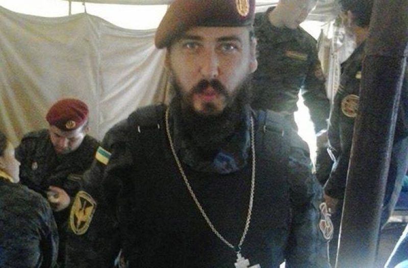 Рассказы волонтера. "Хрустальный дом" в зоне АТО, обритый батюшка и Илья Муромец