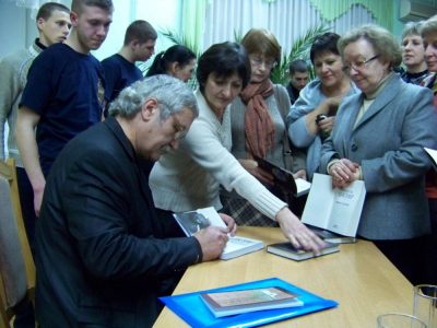 Шкляр написал новую книгу о войне на Донбассе: прототипами стали бойцы "Азова"