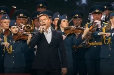 Запрещенный в Украине Стас Пьеха спел о "гумконвое" Путина