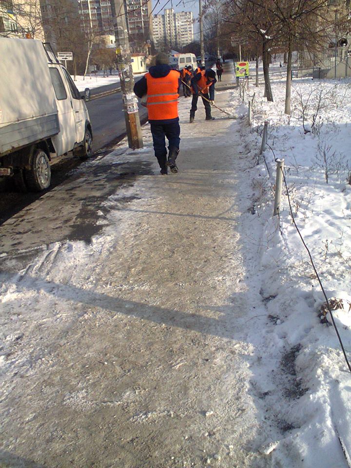 Столице не хватает коммунальщиков Столице не хватает коммунальщиков