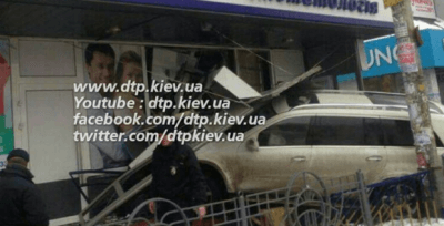 В Киеве джип влетел в общественное заведение: есть жертва, много пострадавших — СМИ