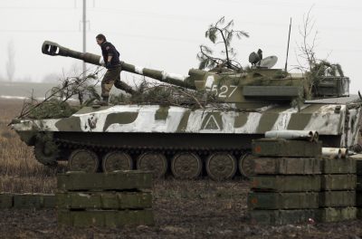Под Горловкой боевики сжимают ударный кулак: стягивают артиллерию и бронетехнику