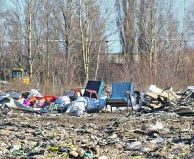 В Киеве организовали свалку мусора возле водозаборной станции