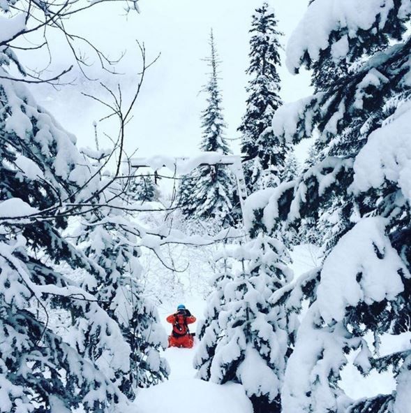 Саша Педан сломал сноуборд на отдыхе, опубликовано видео