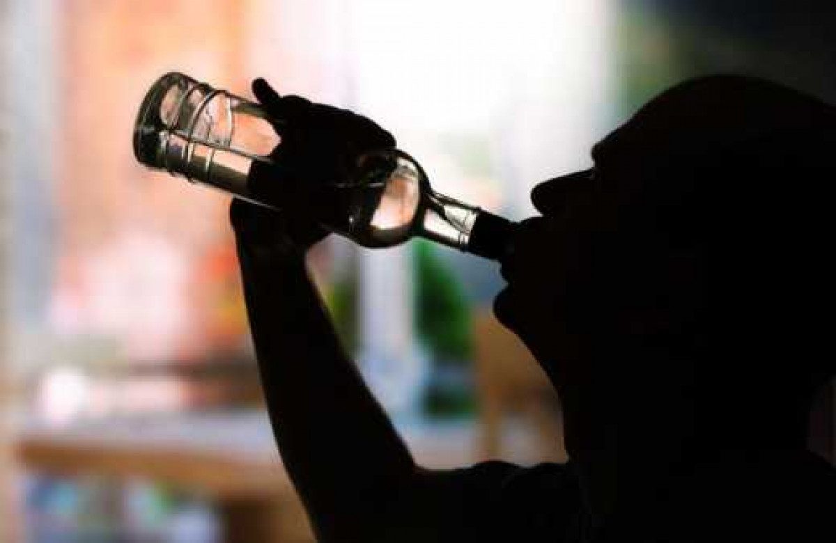 В Запорожской области пьяный мужчина напился бензина и закурил