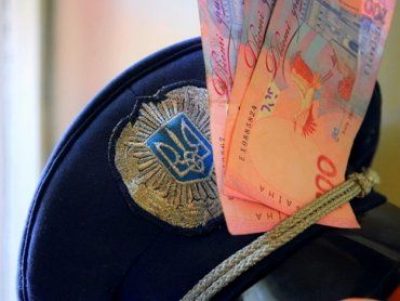 В Киеве задержали полицейского, который похитил 17 тысяч при оформлении ДТП