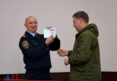 Захарченко похвастался "историческим днем": в ДНР начали выдавать "паспорта"