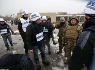 Наблюдатели миссии ОБСЕ на Донбассе, иллюстрация. Наблюдатели миссии ОБСЕ на Донбассе, иллюстрация.