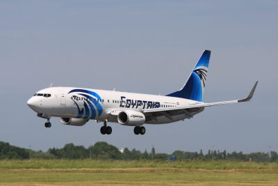 Неизвестные угнали пассажирский самолет EgyptAir: на борту находился 81 человек