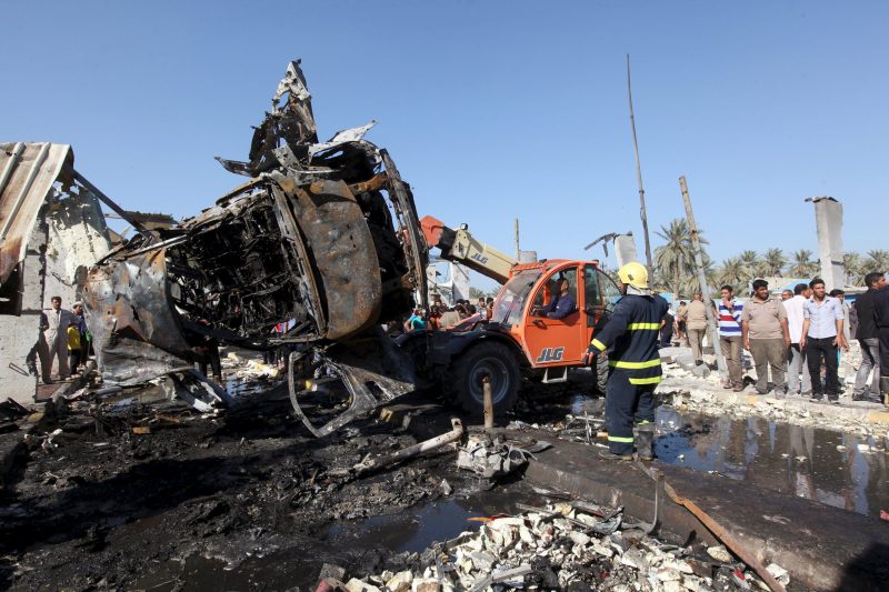 В Ираке смертник взорвал бензовоз возле КПП: 60 погибших