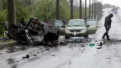 Взорванные машины на КПП в Еленовке