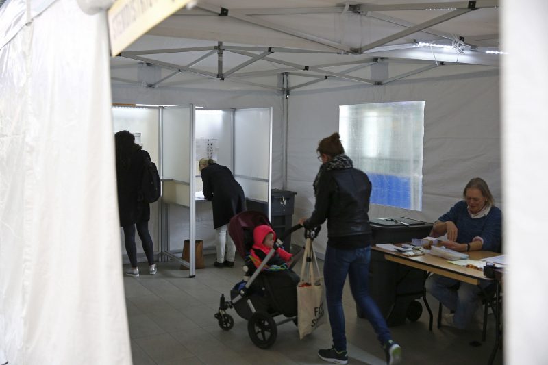 В Нидерландах уточнили данные экзит-пола по референдуму, украинцев просят потерпеть