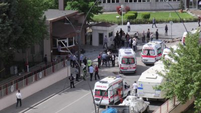 В Турции возле полицейского участка прогремел взрыв, есть жертва: фото с места события