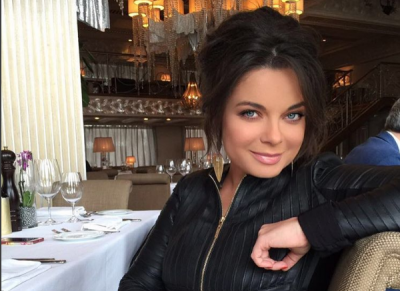 "Отверстия для обнимашек": Наташа Королева показала большие дырки