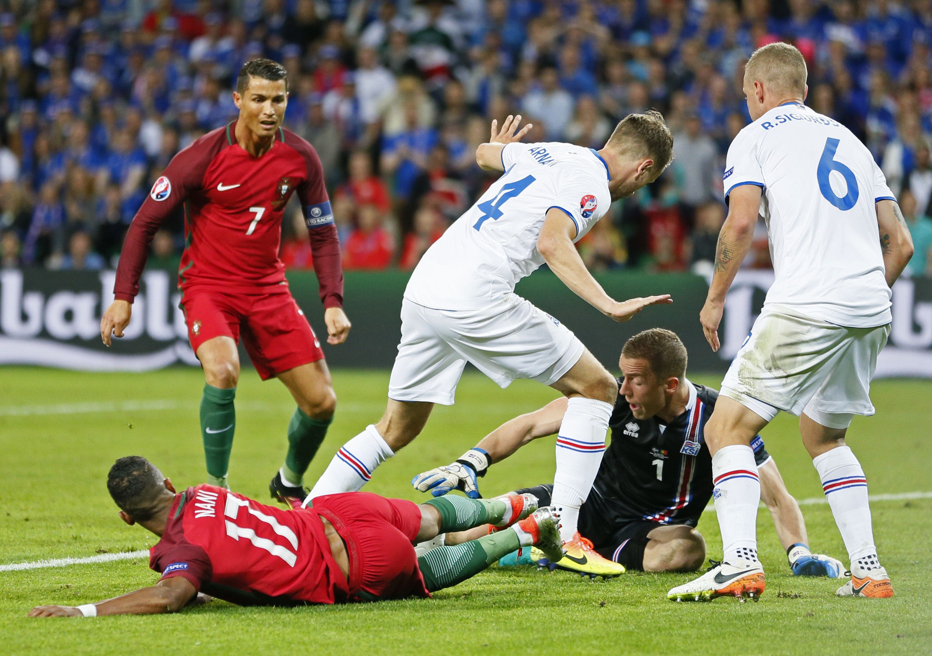 Евро-2016: сборная Исландии вырвала ничью у португальцев, опубликованы фото и видео