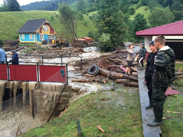 Новости закарпатья сегодня. Закарпатье Украина село глубокий поток. Глубокий поток Закарпатская область. Село глубокий поток. Видричка Рахівський район.