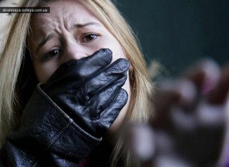 девушка, страх, грабитель