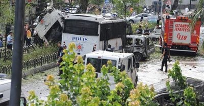 Мощный взрыв в центре Стамбула: погибли 11 человек, 36 ранены