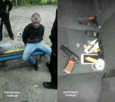 Мужчину отвезли в Соломенский участок полиции. Мужчину отвезли в Соломенский участок полиции.