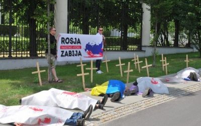 Флешмоб у посольства РФ в Варшаве Флешмоб у посольства РФ в Варшаве