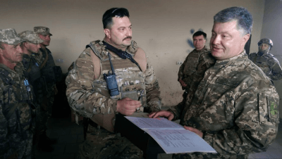 Порошенко на передовой одобрил демобилизации военных пятой волны призыва, опубликованы фото