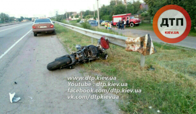 На Киевщине мотоцикл влетел в легковушку, есть жертвы