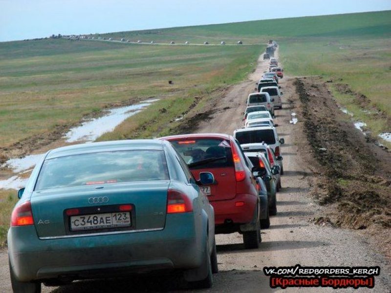 Фото в россии две беды дураки и дороги