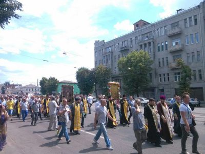 "Крестный ход за мир" в Харькове: георгиевские ленты и Николай II, опубликованы фото