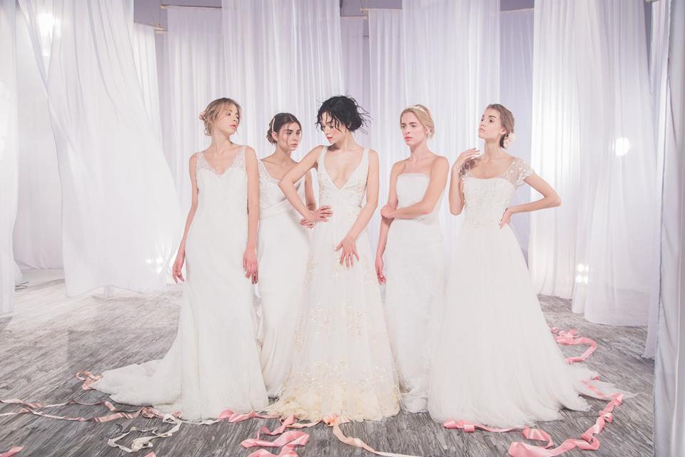 Мария Яремчук порадовала фанов свадебным платьем и смелым декольте, опубликованы фото и видео