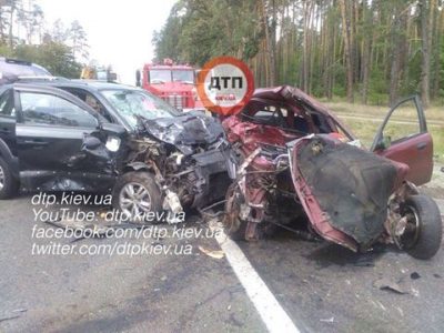 Тройное ДТП под Киевом: на Варшавке Tucson протаранил Lanos — водитель погиб, ребенок в реанимации