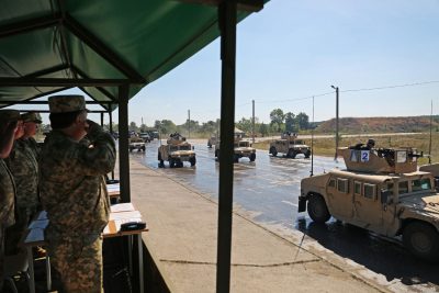 Полторак доволен готовностью военной техники к параду: опубликованы фото и видео