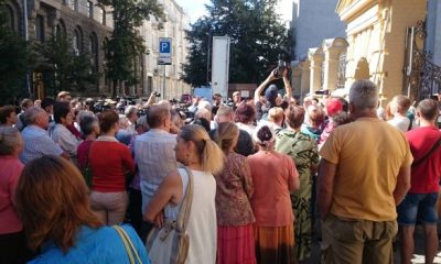 На Банковой митингуют родственники военнопленных: опубликованы фото и видео