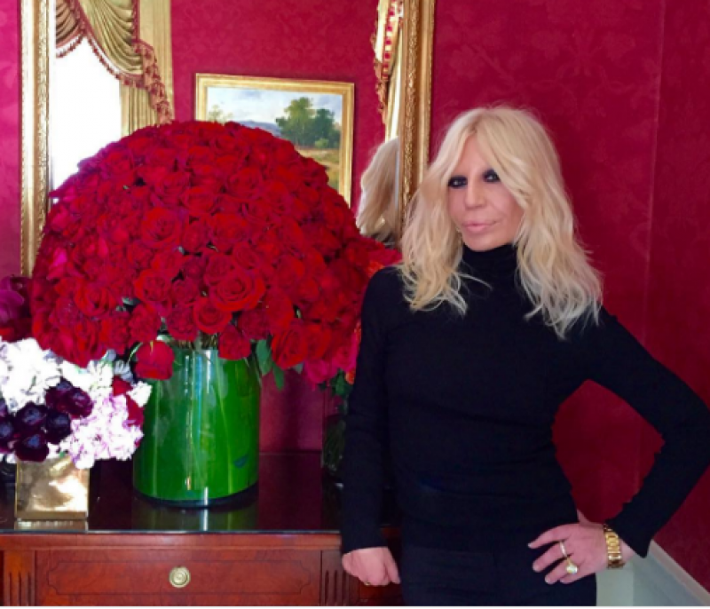 61-летняя Донателла Версаче шокировала фигурой в купальнике - Stars ...