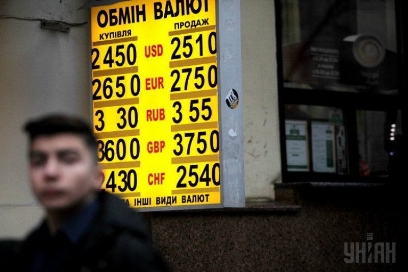 Когда можно заработать на курсе валют: аналитик назвал крайнюю дату