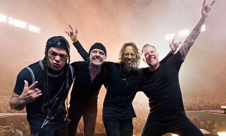 Metallica в Лужниках запела на русском, исполнив Группу Крови